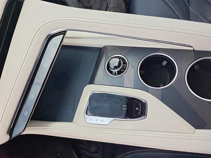 Фото 9 - Zeekr 001