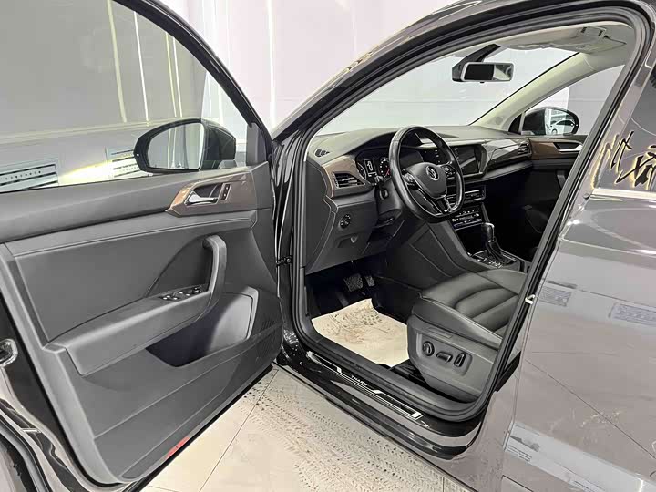 Фото 7 - Volkswagen Tharu