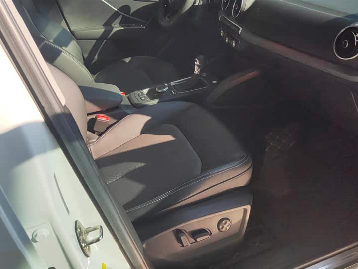 Фото 8 - Audi Q2L