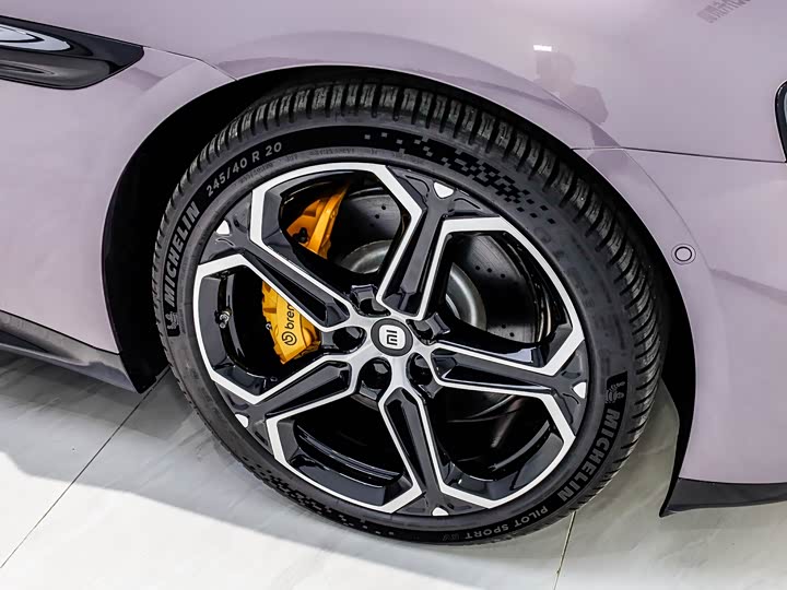 Фото 6 - Xiaomi SU7