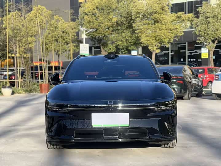 Фото 2 - Zeekr 007 GT