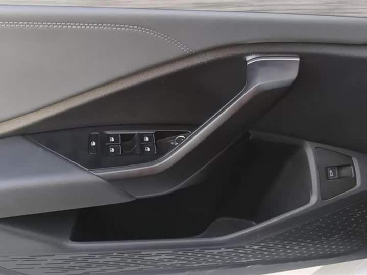 Фото 7 - Volkswagen Sagitar L