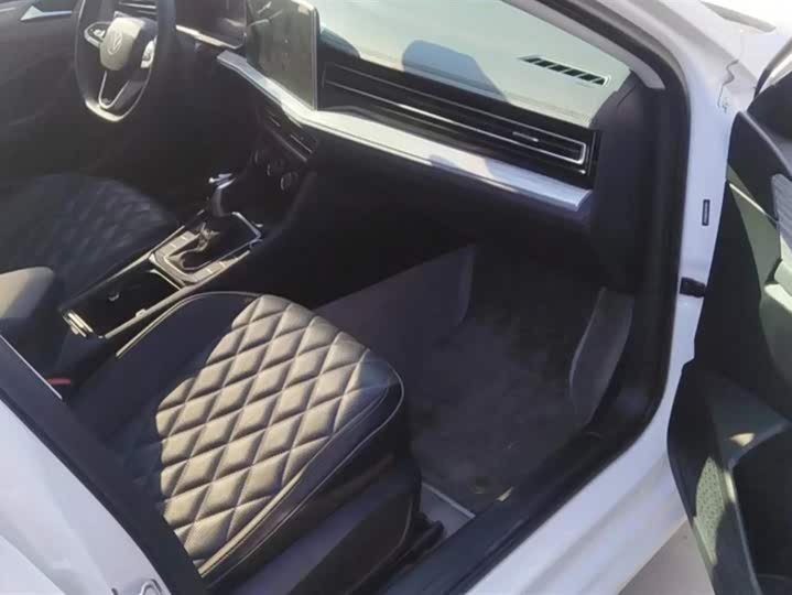 Фото 8 - Volkswagen Sagitar L