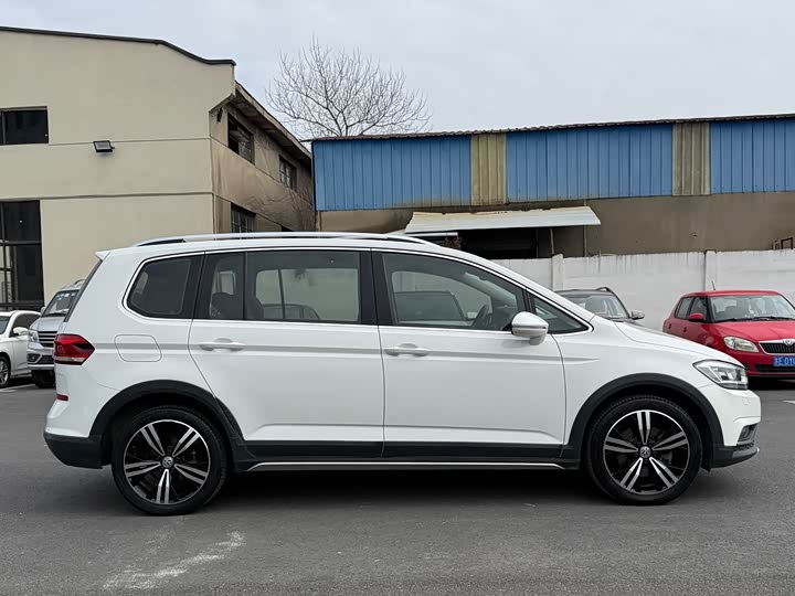 Фото 5 - Volkswagen Touran L
