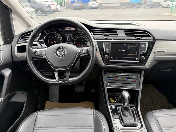 Фото 6 - Volkswagen Touran L
