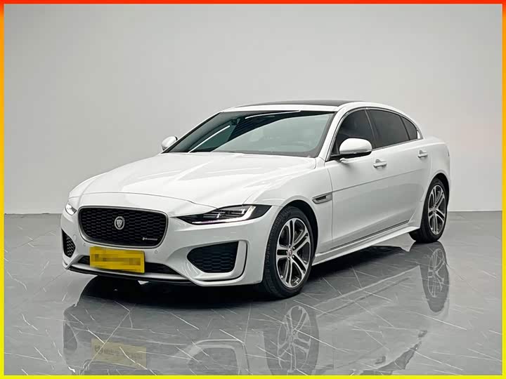 Фото 1 - Jaguar XE L