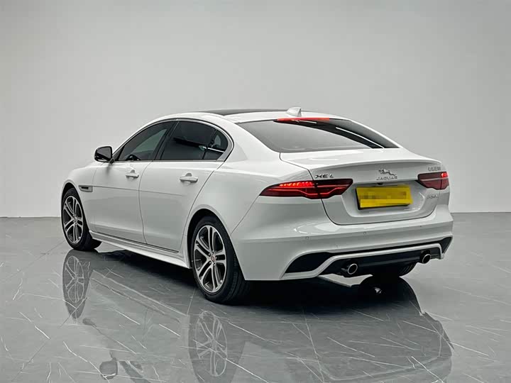 Фото 4 - Jaguar XE L