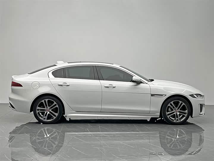 Фото 7 - Jaguar XE L