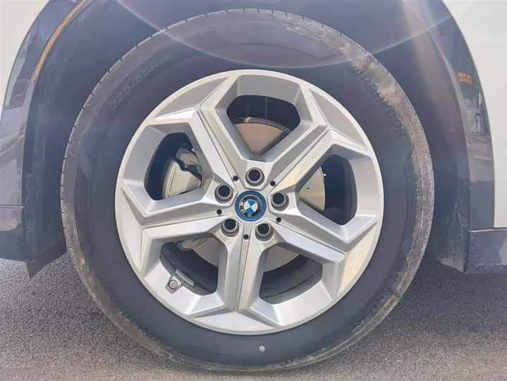 Фото 8 - BMW iX1