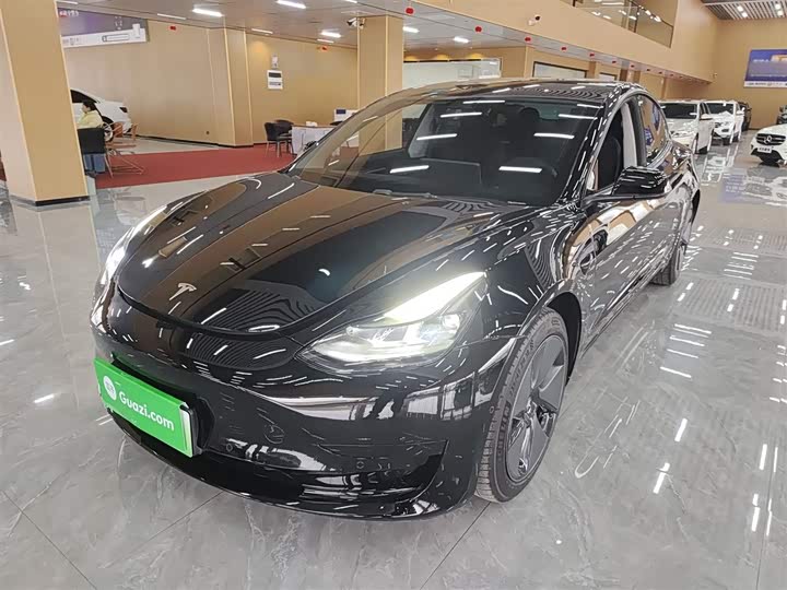 Фото 2 - Tesla Model 3