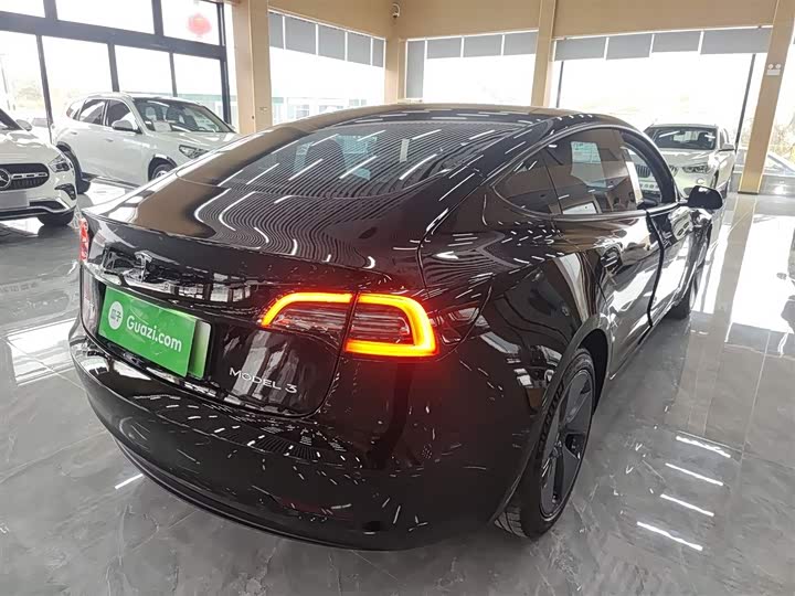 Фото 7 - Tesla Model 3