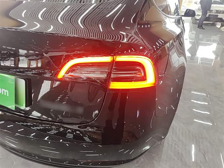 Фото 8 - Tesla Model 3