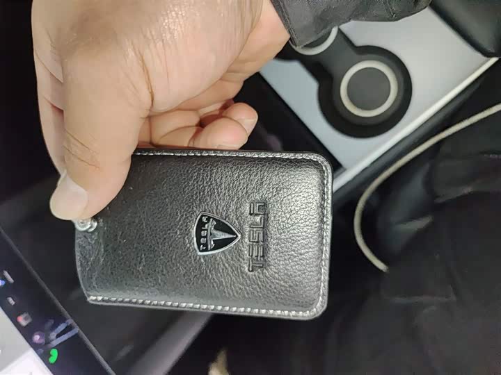 Фото 9 - Tesla Model 3