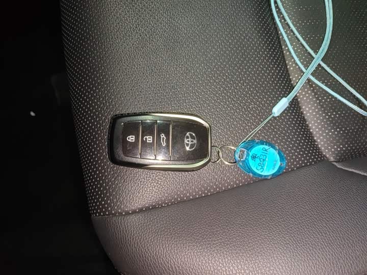 Фото 9 - Toyota Venza