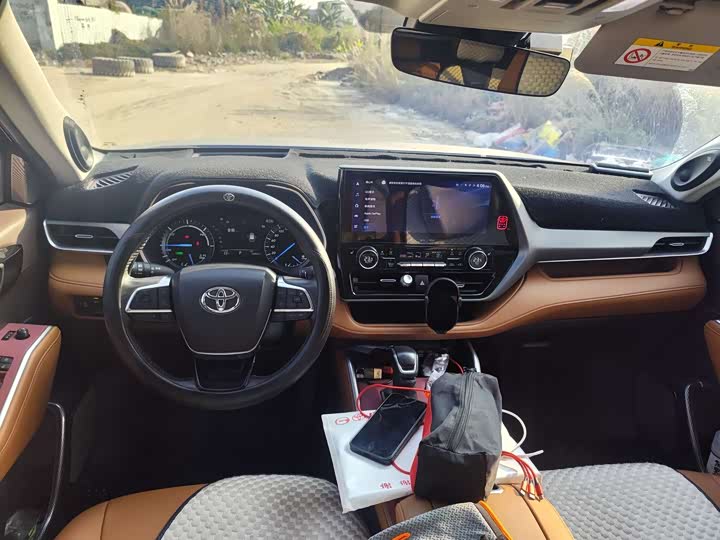 Фото 9 - Toyota Highlander