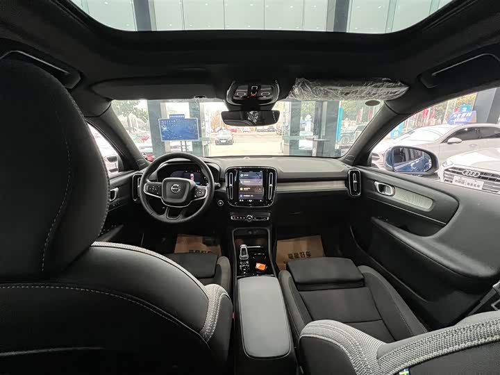 Фото 5 - Volvo XC40