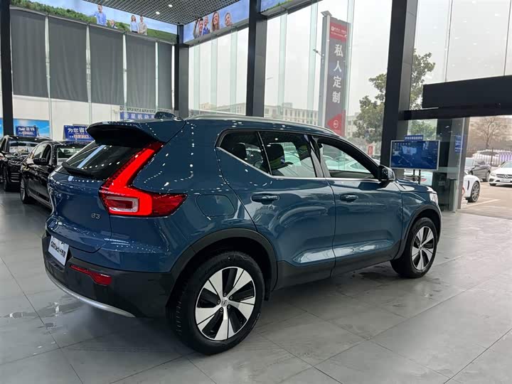 Фото 6 - Volvo XC40