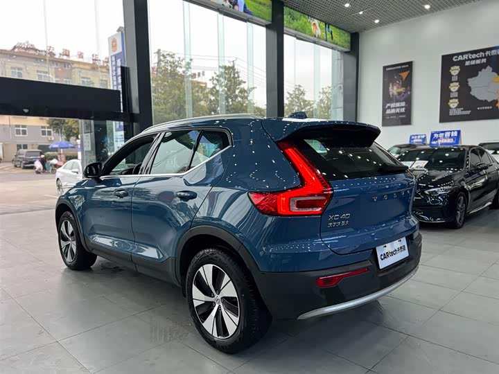 Фото 8 - Volvo XC40