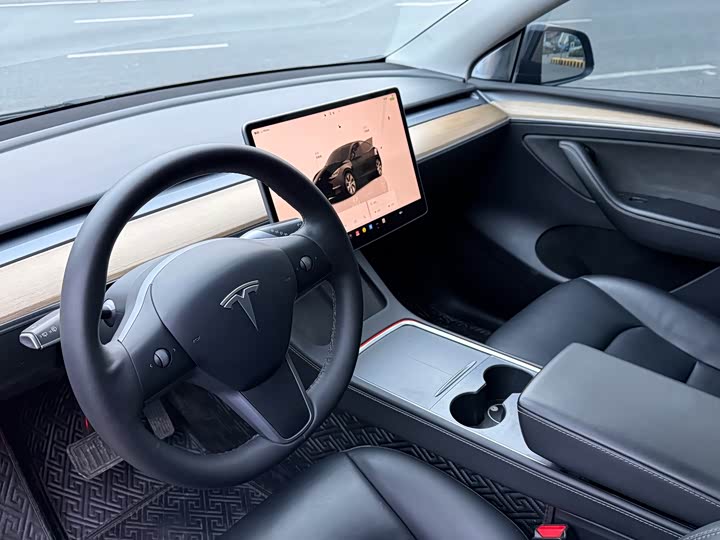 Фото 3 - Tesla Model Y