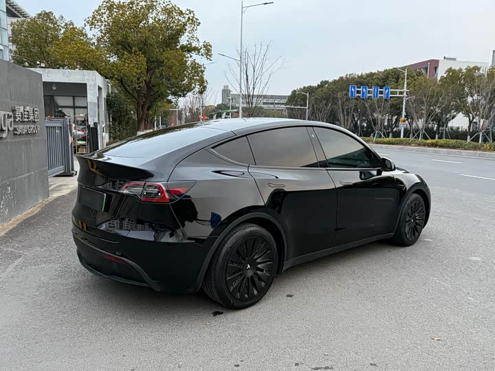 Фото 8 - Tesla Model Y
