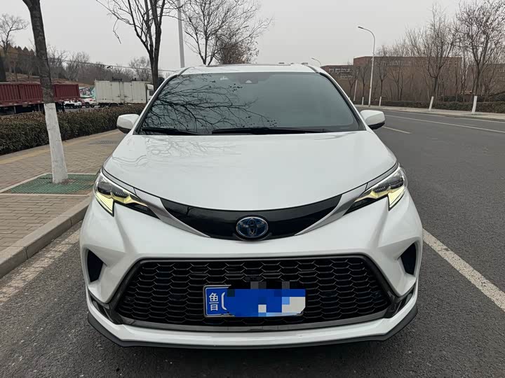 Фото 2 - Toyota Granvia