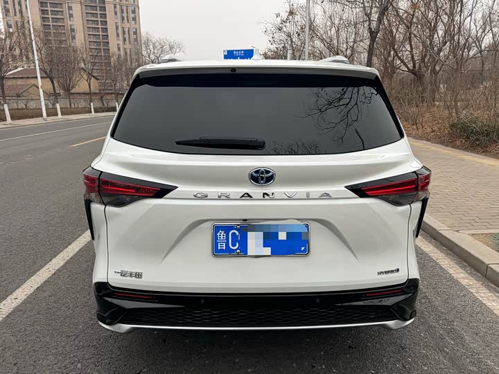 Фото 6 - Toyota Granvia