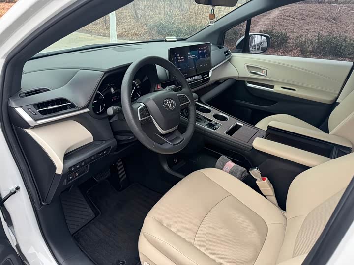 Фото 7 - Toyota Granvia