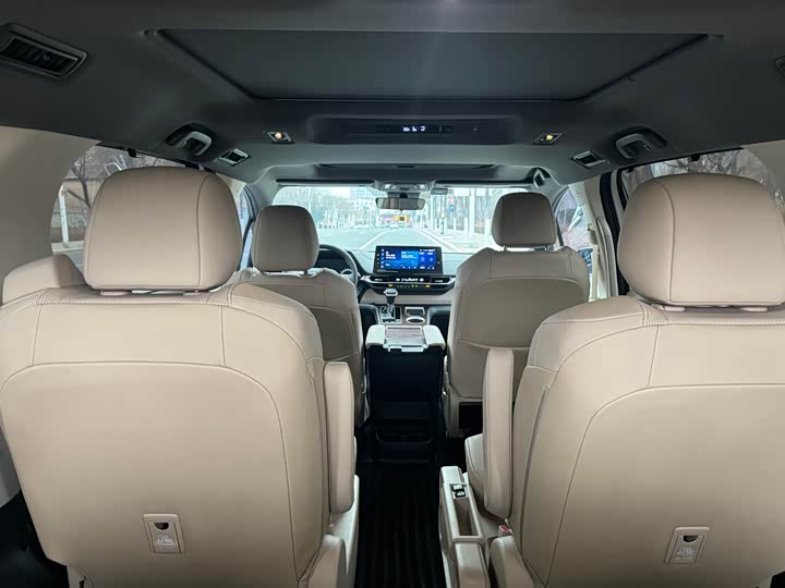 Фото 9 - Toyota Granvia