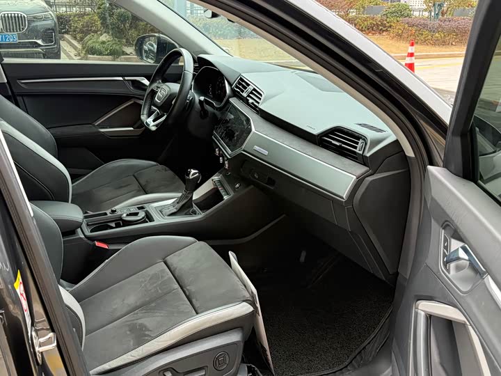 Фото 4 - Audi Q3