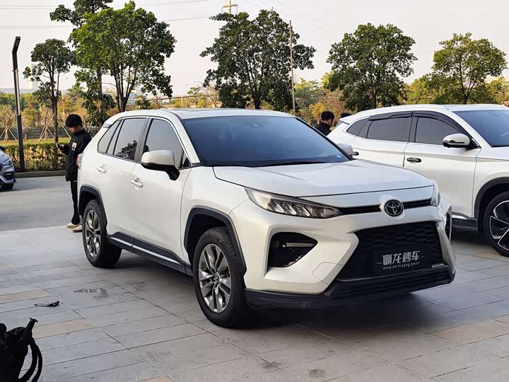 Фото 3 - Toyota Wildlander