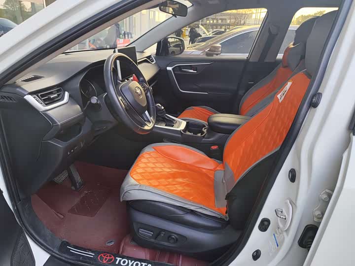 Фото 4 - Toyota Wildlander