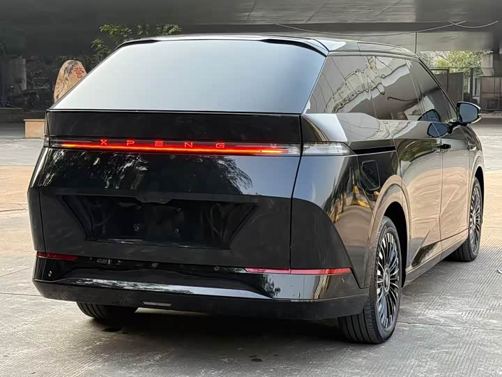 Фото 9 - XPeng X9