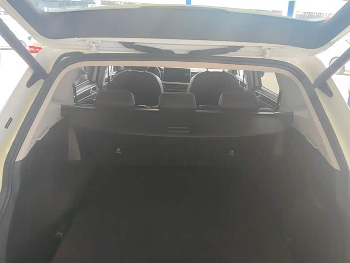 Фото 4 - Volkswagen Tiguan L Pro