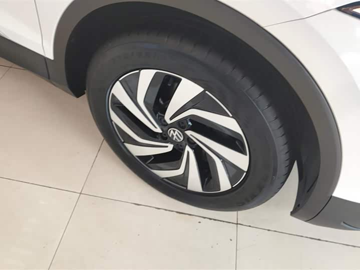 Фото 6 - Volkswagen Tiguan L Pro