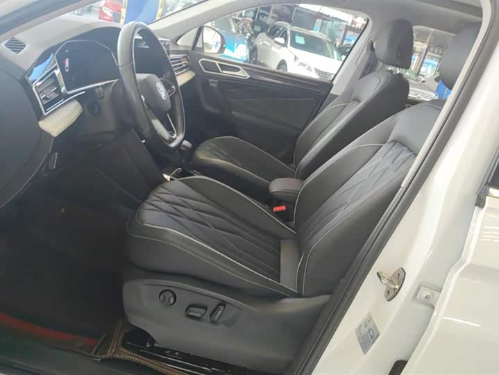 Фото 9 - Volkswagen Tiguan L Pro