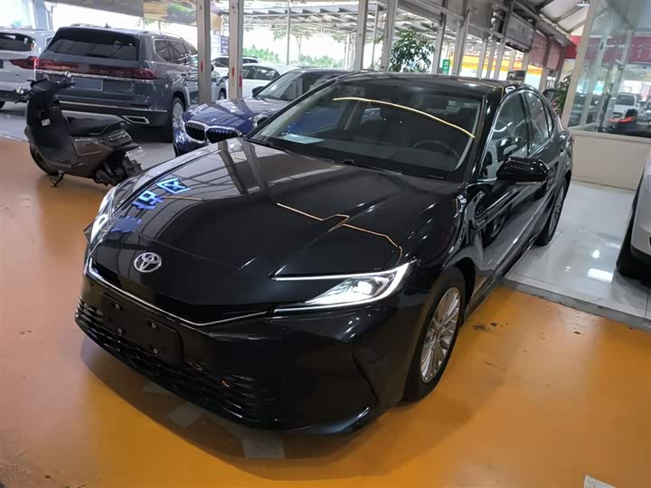 Фото 1 - Toyota Camry