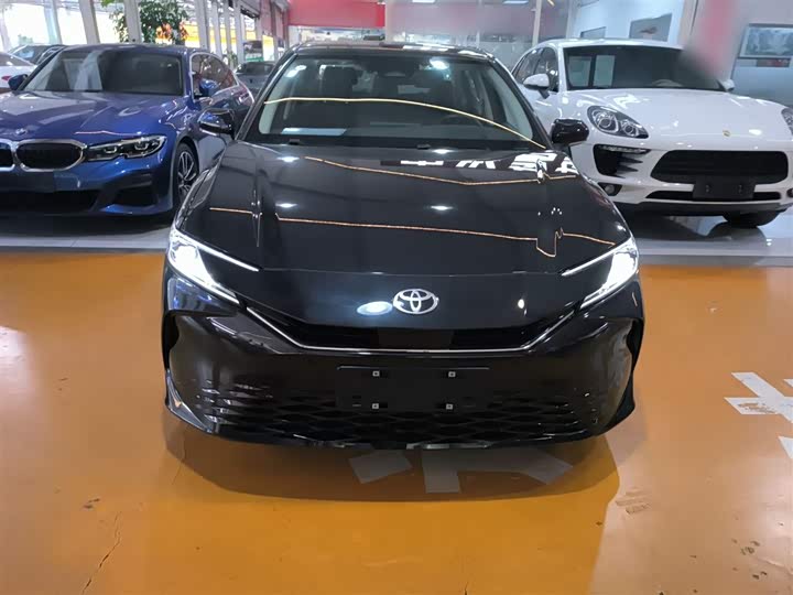 Фото 3 - Toyota Camry