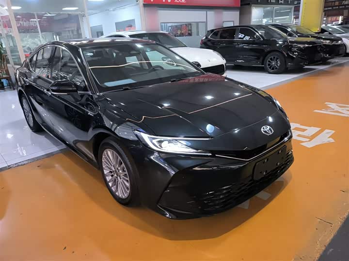 Фото 4 - Toyota Camry