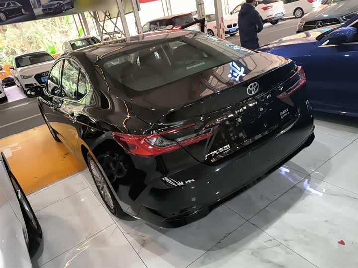 Фото 5 - Toyota Camry