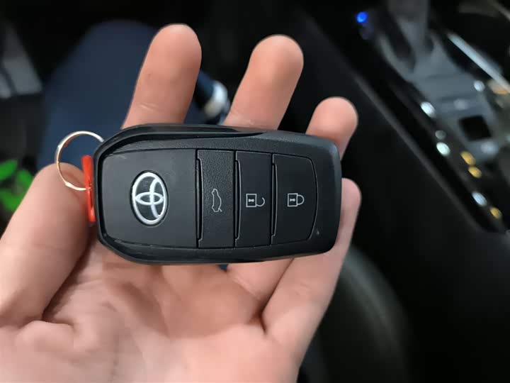 Фото 9 - Toyota Camry