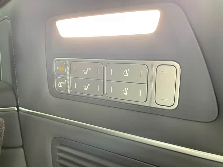 Фото 2 - Nio ES8