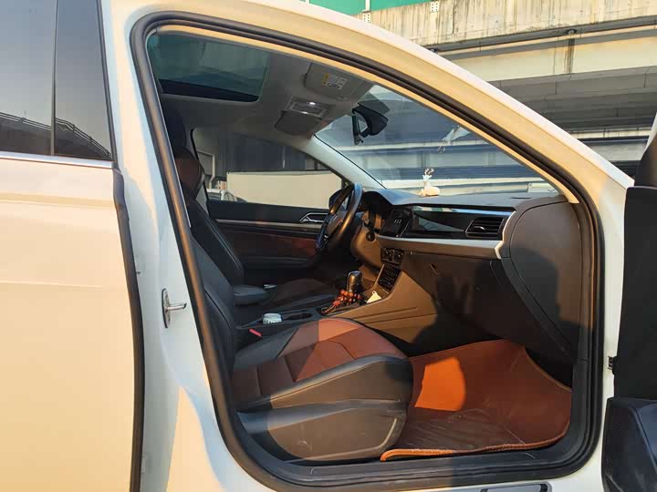 Фото 7 - Volkswagen Lavida