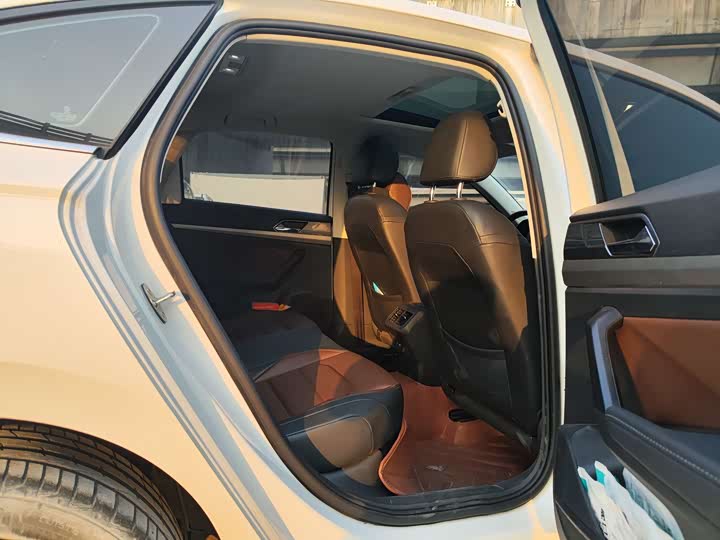 Фото 8 - Volkswagen Lavida