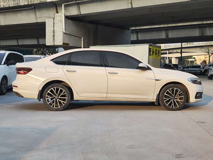 Фото 9 - Volkswagen Lavida