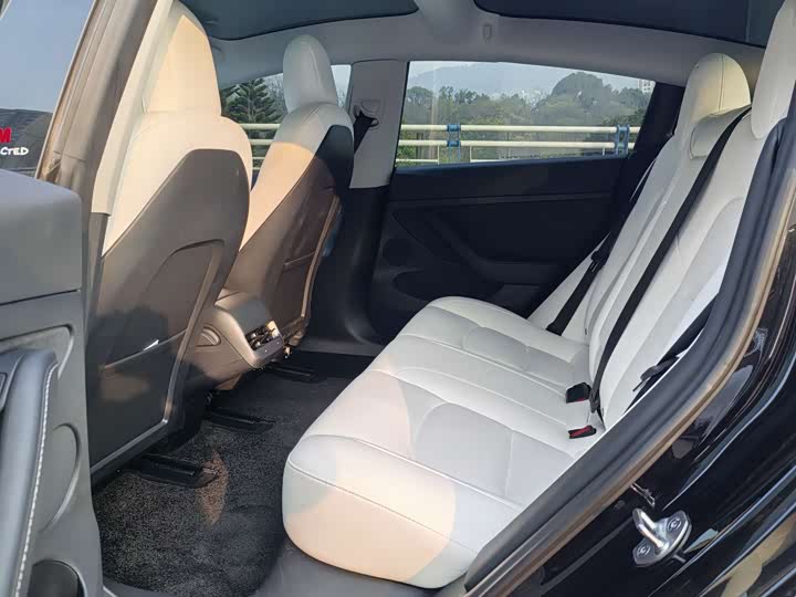 Фото 9 - Tesla Model 3