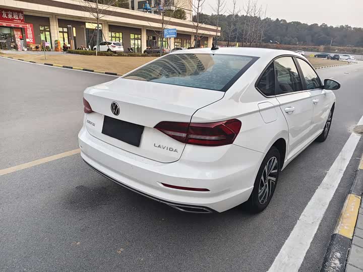 Фото 7 - Volkswagen Lavida