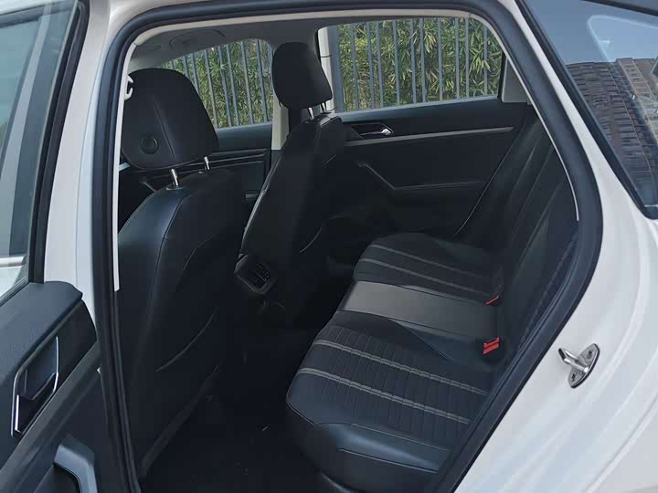 Фото 8 - Volkswagen Lavida