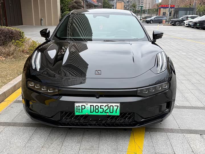 Фото 2 - Zeekr 001