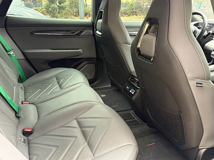 Фото 5 - Zeekr 001