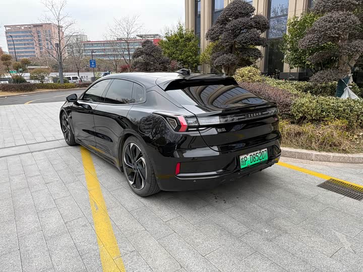 Фото 8 - Zeekr 001